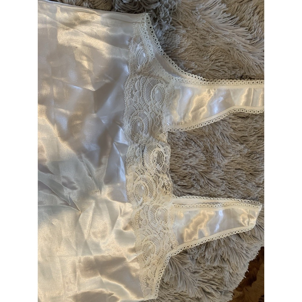 Vintage Unmentionable Off White With Lace Camisole Sz M - Picture 2 of 10